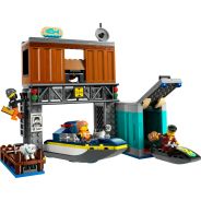 LEGO City Police Speedboat and Crooks’ Hideout (60417)